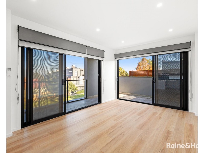 1/96 Snell Grove, Oak Park VIC 3046