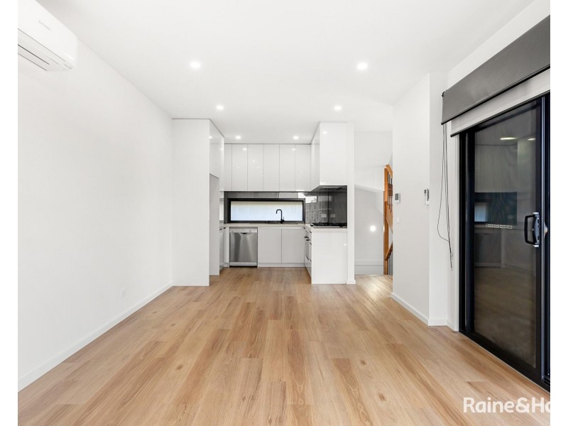 1/96 Snell Grove, Oak Park VIC 3046