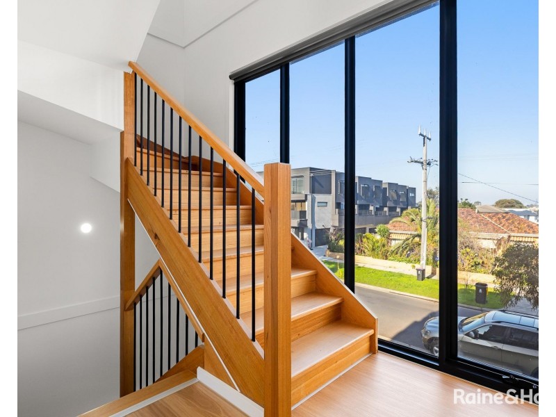 1/96 Snell Grove, Oak Park VIC 3046