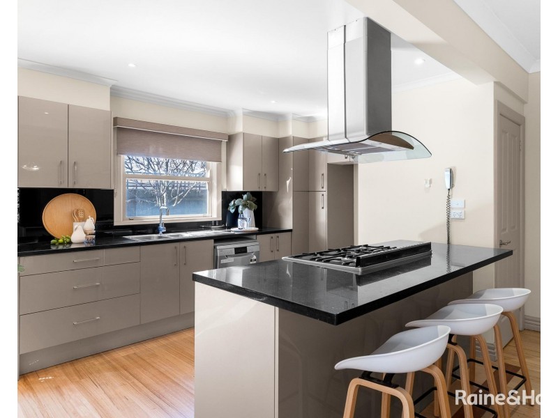 4 Burns Street, Maidstone VIC 3012