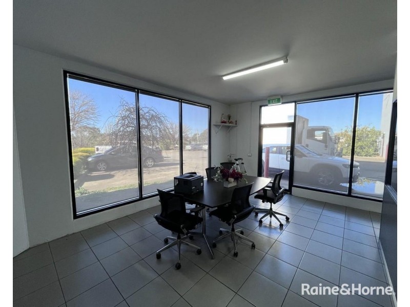 1/5 WAIGARI AVENUE, Ravenhall VIC 3023