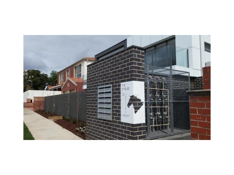 6/12 Leonard Crescent, Ascot Vale VIC 3032