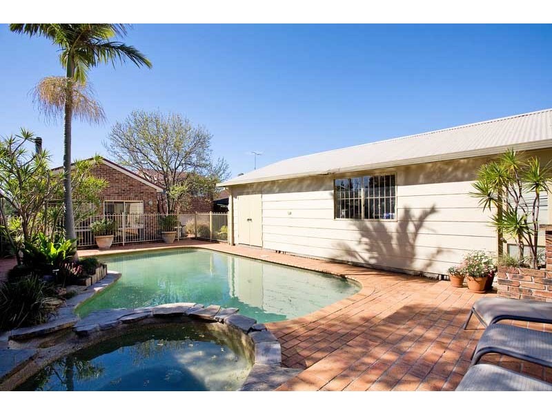 16 Gregory Street, Greystanes NSW 2145