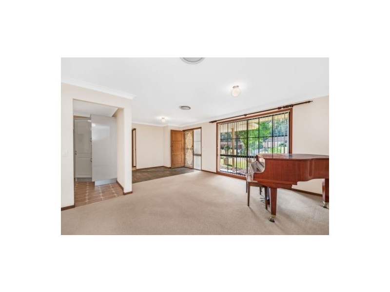 12 Henman Close, Point Clare NSW 2250