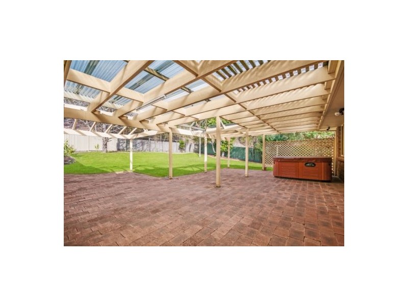 12 Henman Close, Point Clare NSW 2250