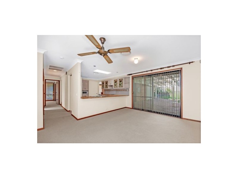 12 Henman Close, Point Clare NSW 2250