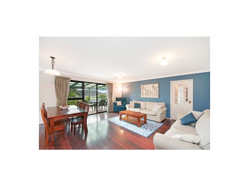 8 Fiona Street, Point Clare NSW 2250