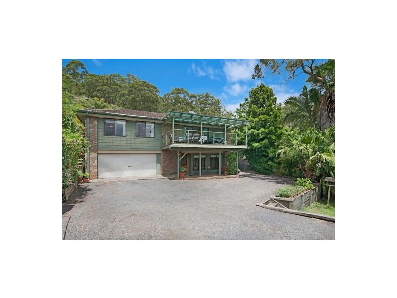 8 Fiona Street, Point Clare NSW 2250