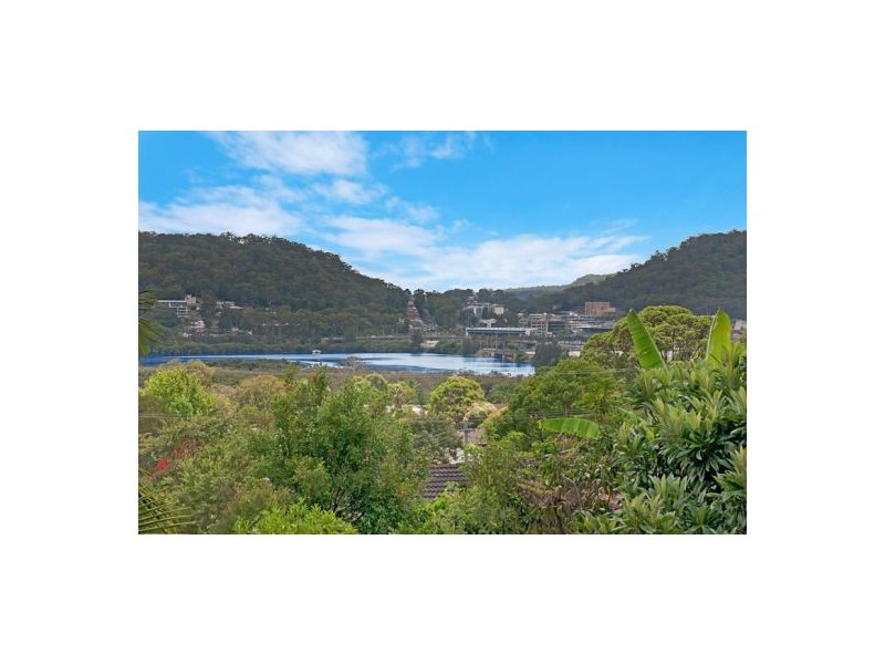 8 Fiona Street, Point Clare NSW 2250