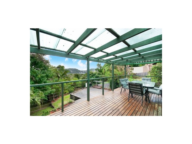 8 Fiona Street, Point Clare NSW 2250