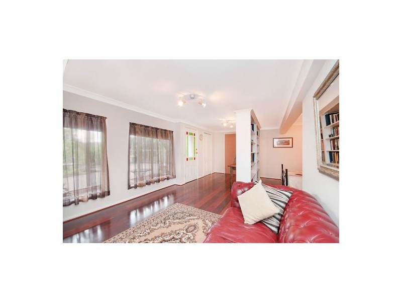 8 Fiona Street, Point Clare NSW 2250