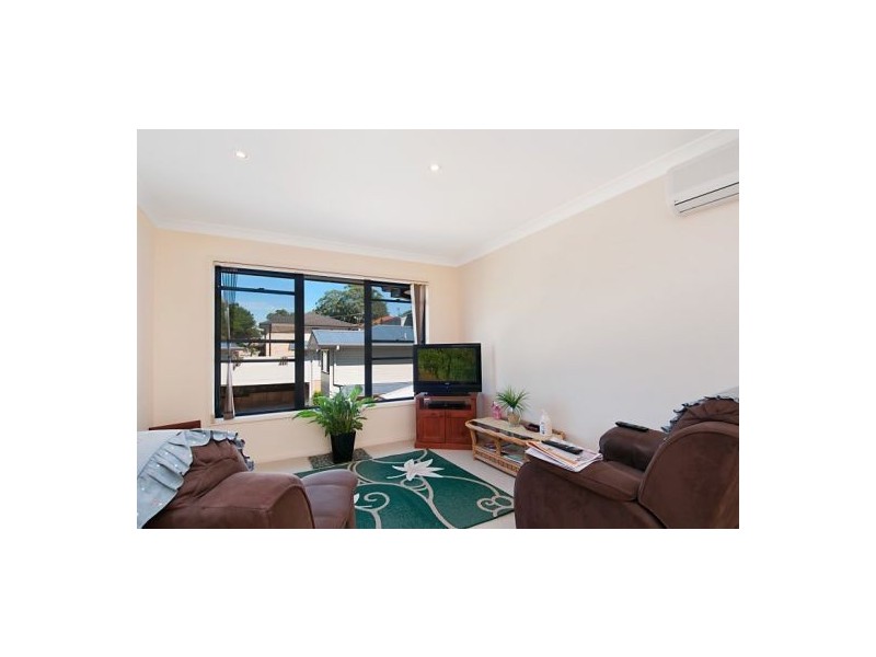 2/4 Lushington Street, East Gosford NSW 2250