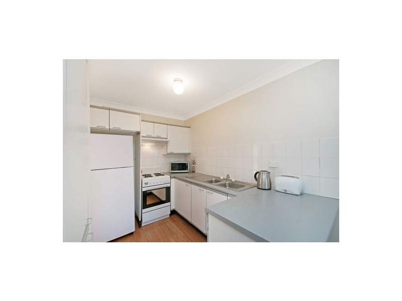 2/205A Albany Street, Point Frederick NSW 2250