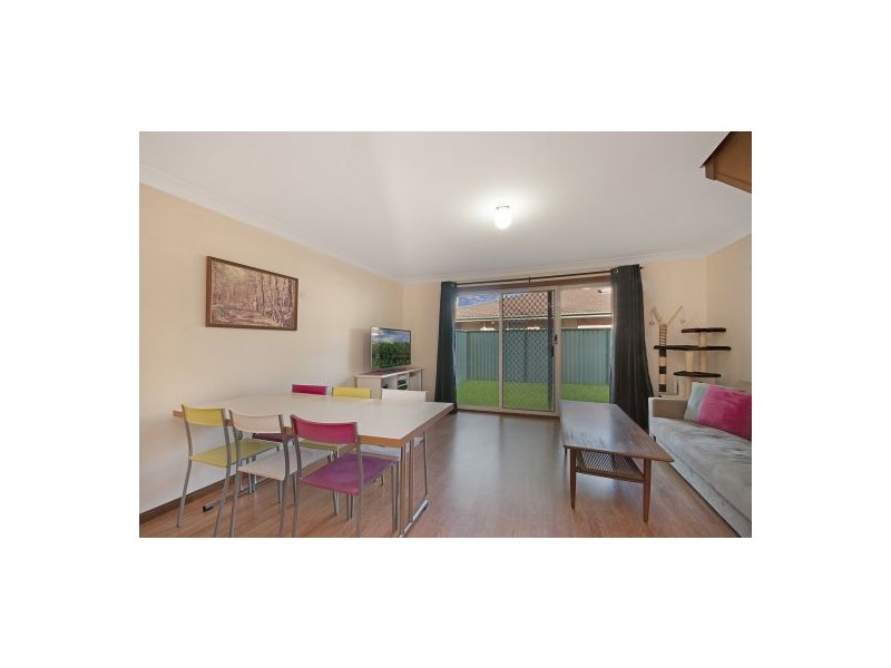 2/205A Albany Street, Point Frederick NSW 2250