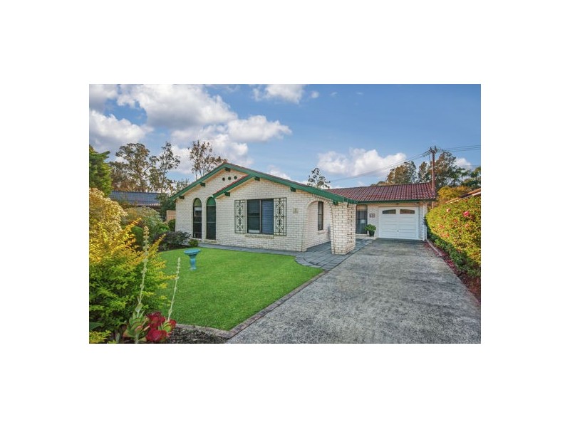 3 Costa Close, Green Point NSW 2251