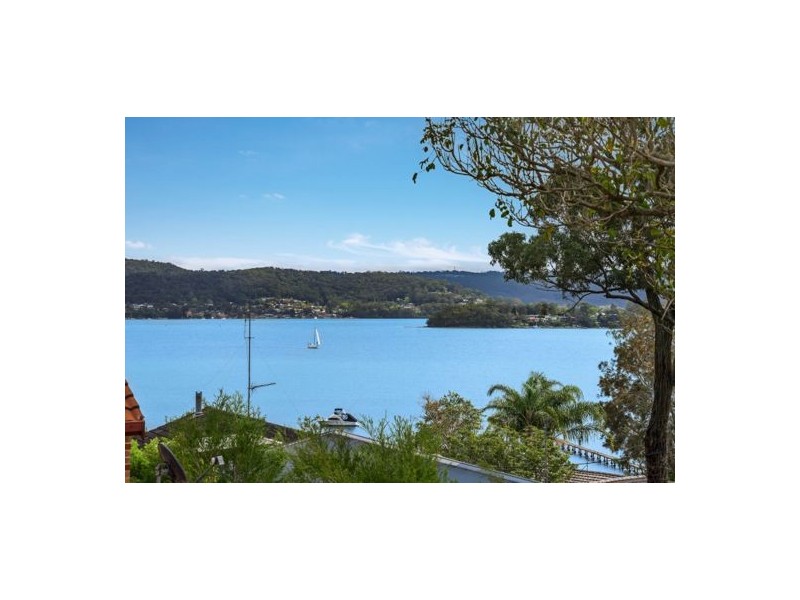 1 Merindah Avenue, Green Point NSW 2251