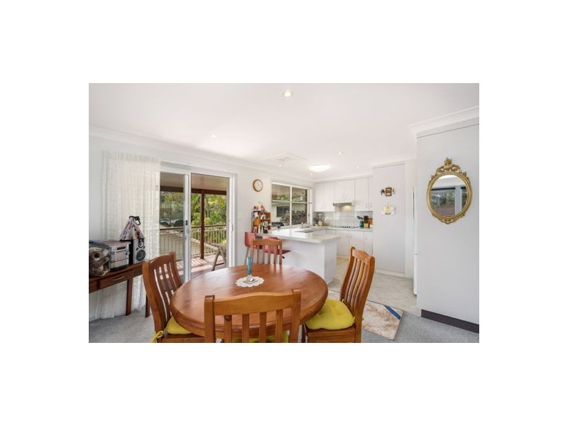 1 Merindah Avenue, Green Point NSW 2251