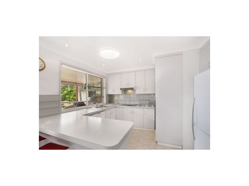 1 Merindah Avenue, Green Point NSW 2251