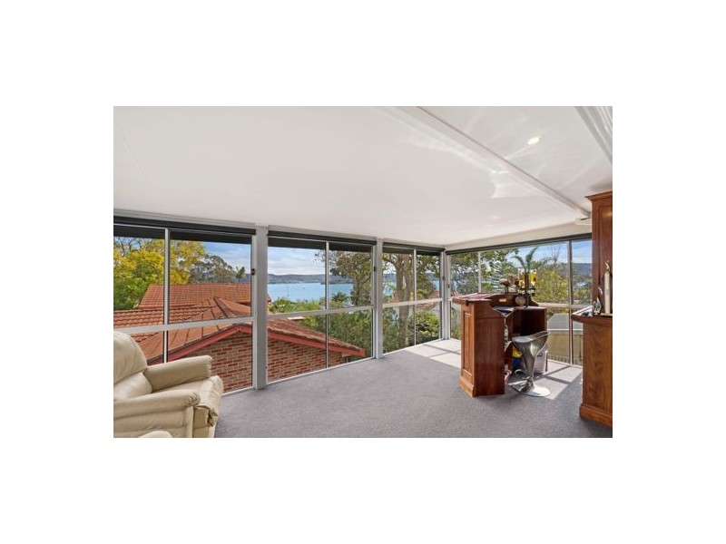 1 Merindah Avenue, Green Point NSW 2251