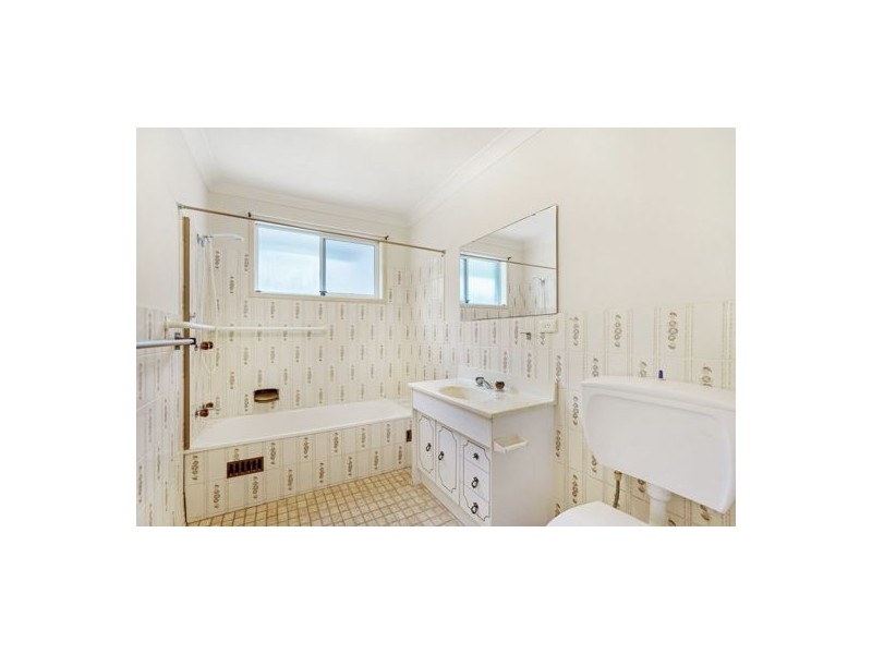 2/10 Redgrove Street, Green Point NSW 2251