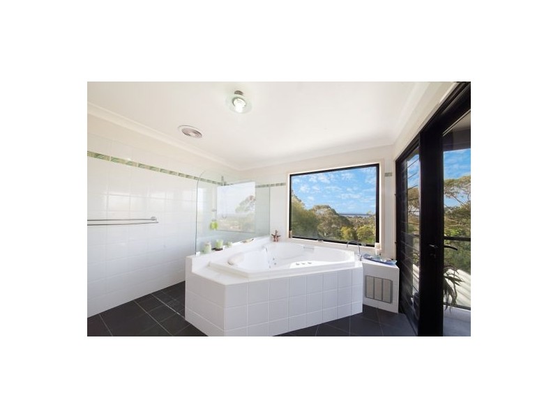 31 Hillside Drive, Berkeley Vale NSW 2261