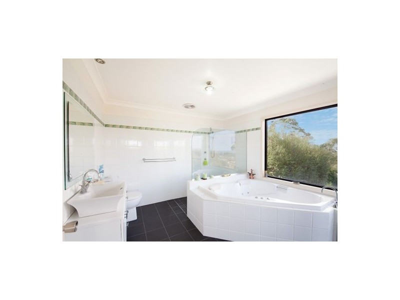 31 Hillside Drive, Berkeley Vale NSW 2261