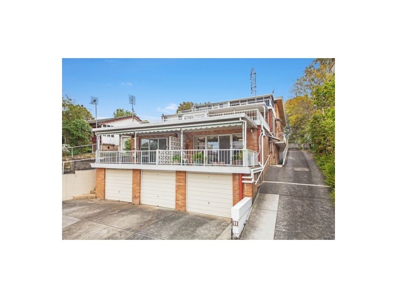 2/11 Lynn Avenue, Point Frederick NSW 2250