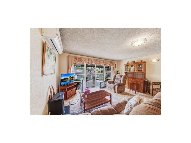 2/11 Lynn Avenue, Point Frederick NSW 2250