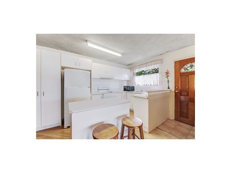 2/11 Lynn Avenue, Point Frederick NSW 2250