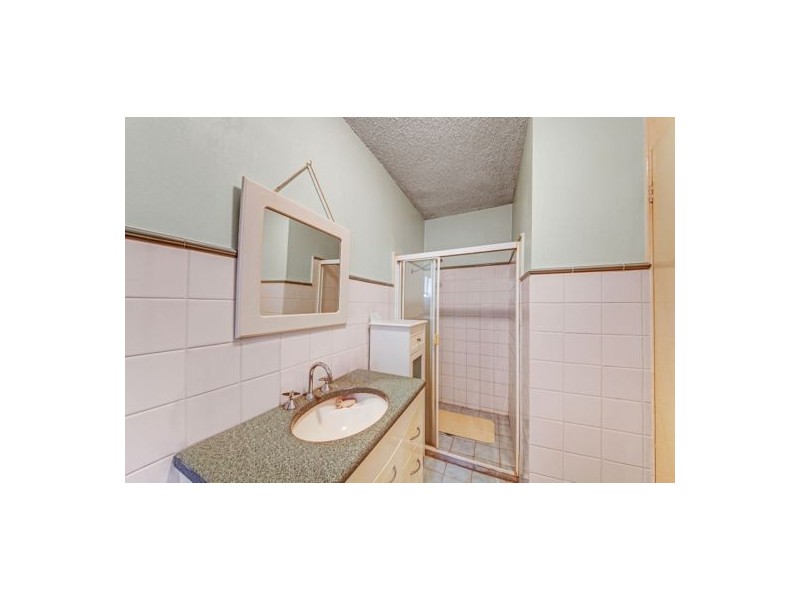 2/11 Lynn Avenue, Point Frederick NSW 2250