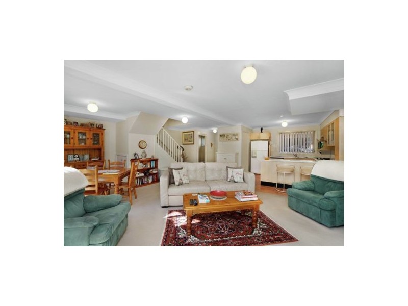 2/25 Victoria Street, East Gosford NSW 2250