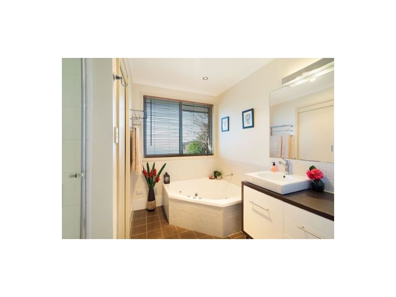 6 Woolard Road, Springfield NSW 2250