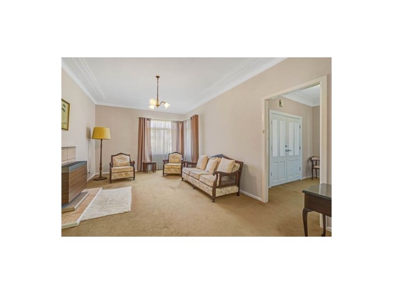 2 Bay View Avenue, East Gosford NSW 2250