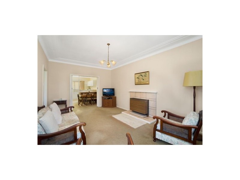 2 Bay View Avenue, East Gosford NSW 2250