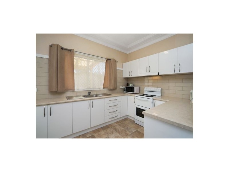 2 Bay View Avenue, East Gosford NSW 2250