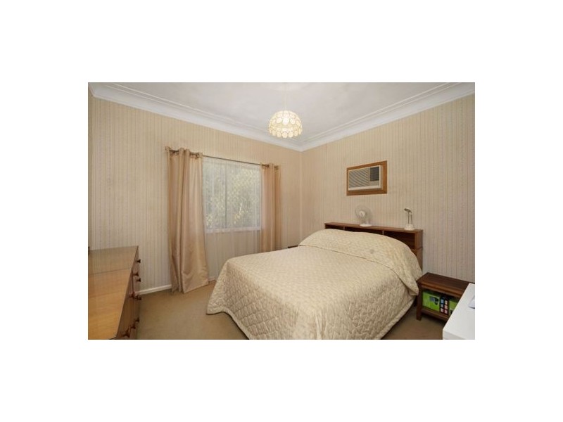 2 Bay View Avenue, East Gosford NSW 2250
