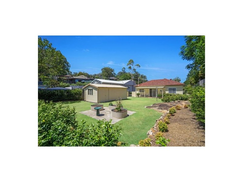 2 Bay View Avenue, East Gosford NSW 2250
