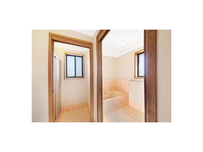 18 Day Street, Wyoming NSW 2250