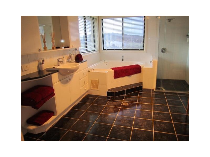 32F CAROLINE STREET, East Gosford NSW 2250