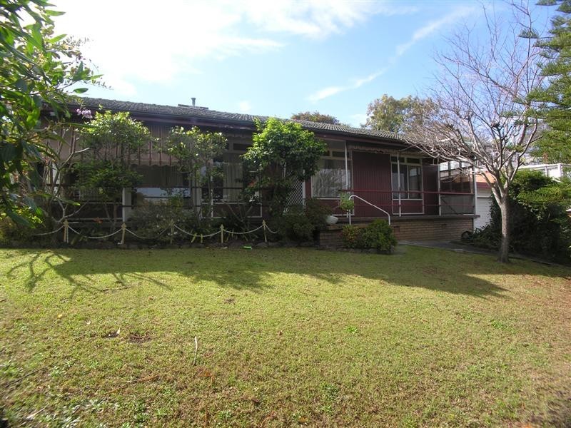 13 Lynn Avenue, Point Frederick NSW 2250