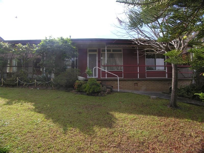 13 Lynn Avenue, Point Frederick NSW 2250