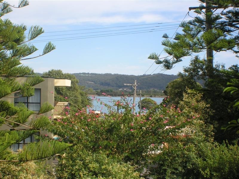 13 Lynn Avenue, Point Frederick NSW 2250