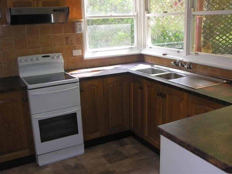 13 Lynn Avenue, Point Frederick NSW 2250