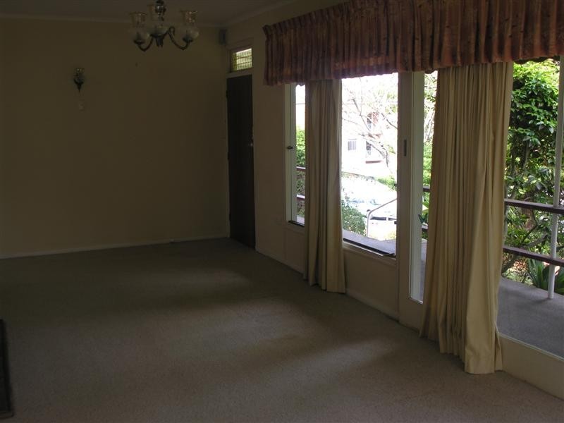 13 Lynn Avenue, Point Frederick NSW 2250