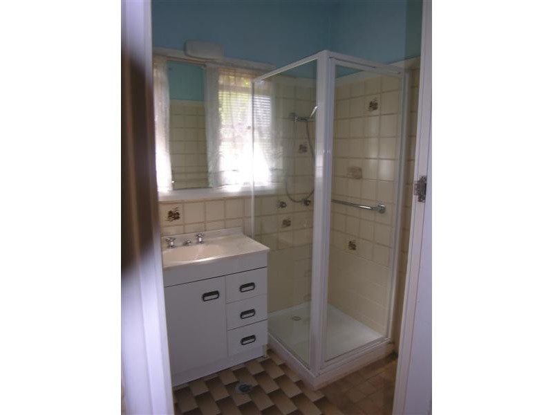 13 Lynn Avenue, Point Frederick NSW 2250