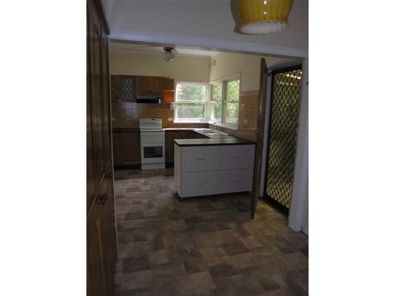 13 Lynn Avenue, Point Frederick NSW 2250