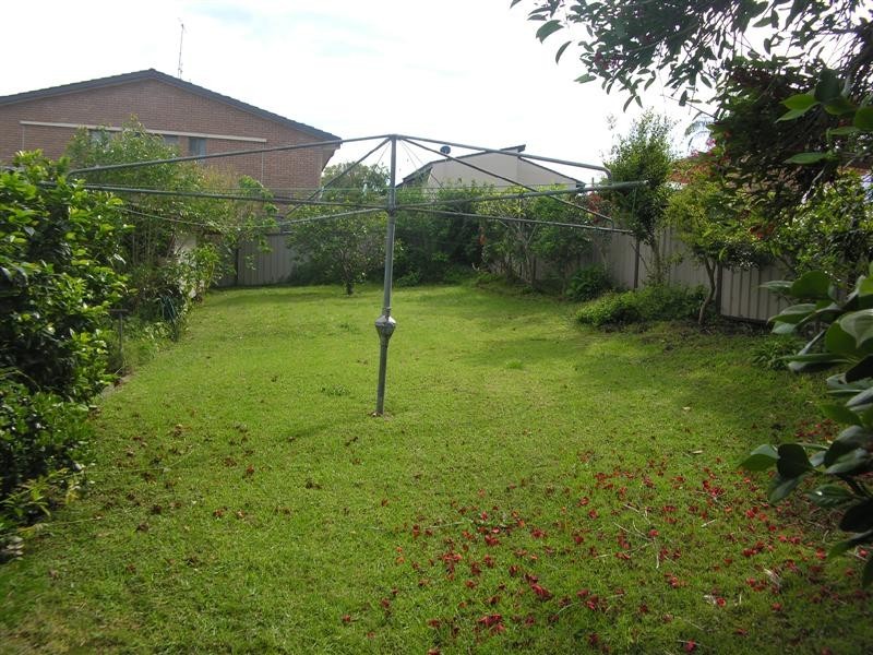 13 Lynn Avenue, Point Frederick NSW 2250