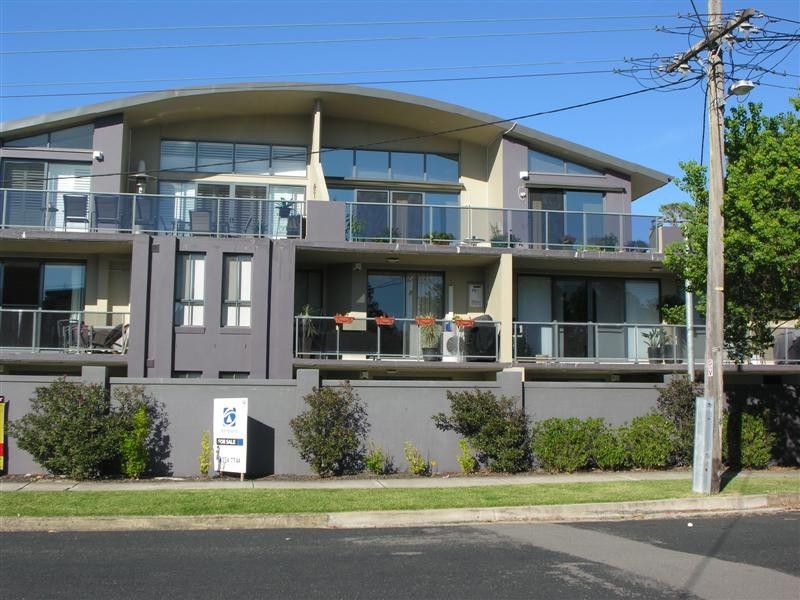 2/187-189  Albany Street, Point Frederick NSW 2250