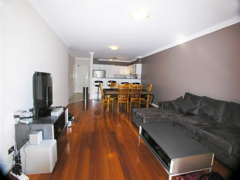 2/187-189  Albany Street, Point Frederick NSW 2250