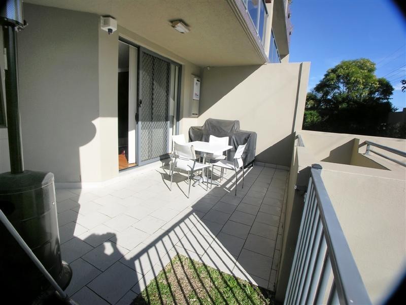 2/187-189  Albany Street, Point Frederick NSW 2250